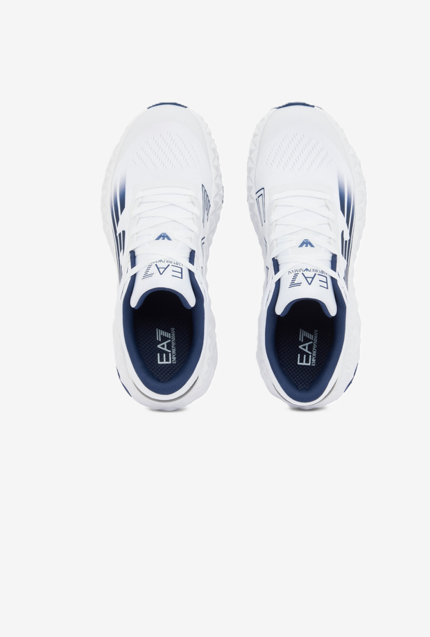 hombre blanco azul