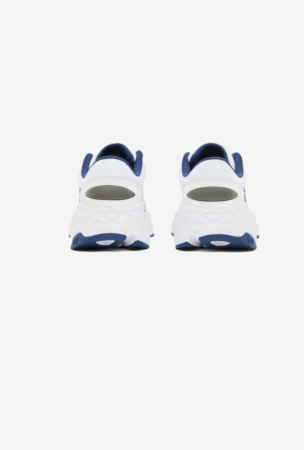 hombre blanco azul