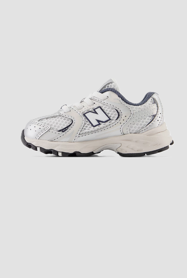 zapatos de bebé gris