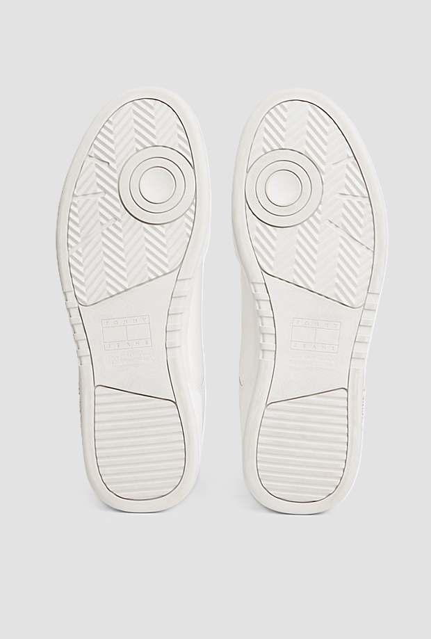 Low shoes for men white