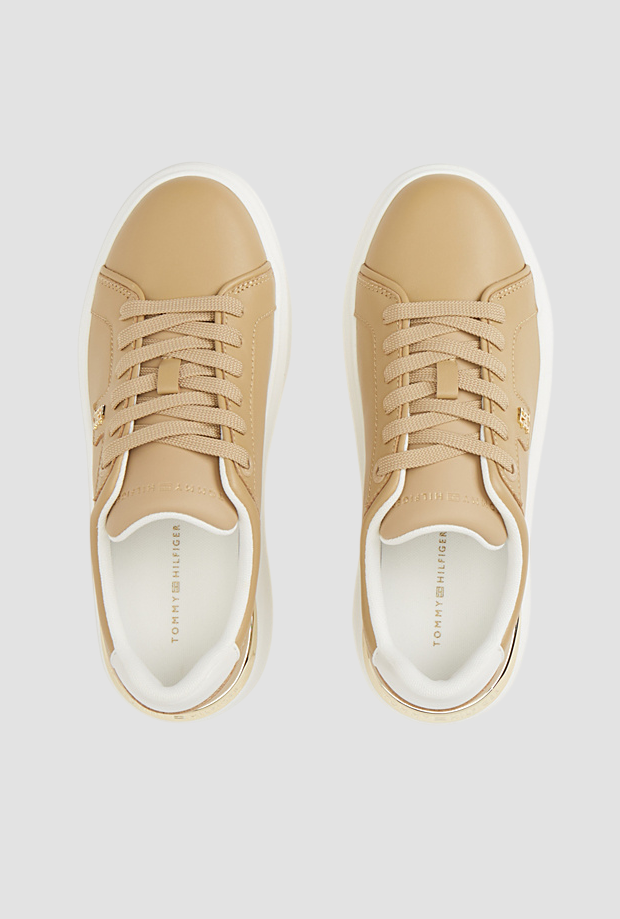zapatos con alta mujer beige