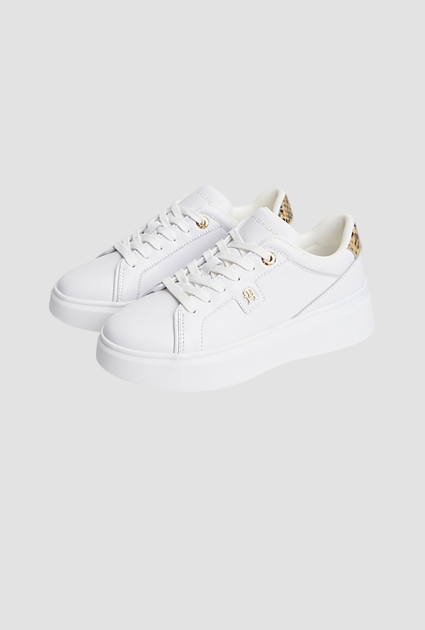 shoes with white woman platformer