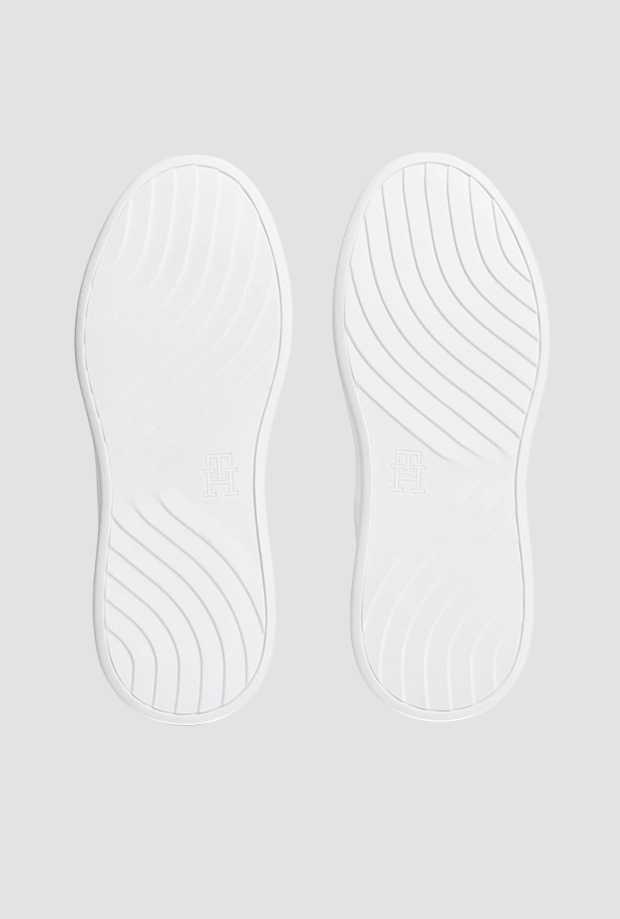 shoes with white woman platformer