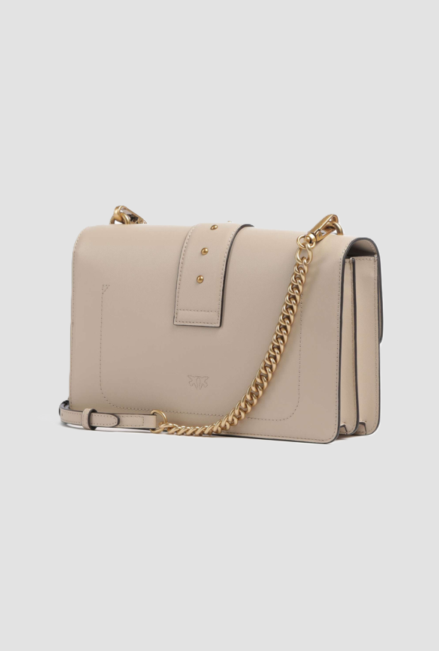 aimer une femme beige