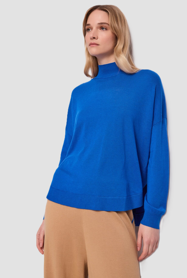 high collar woman blue electric