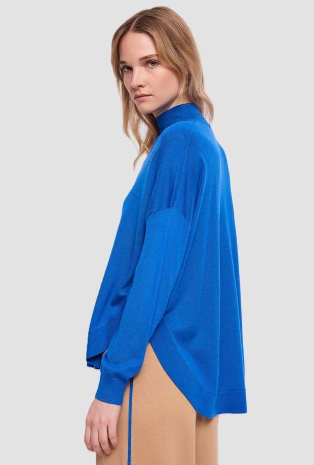 high collar woman blue electric