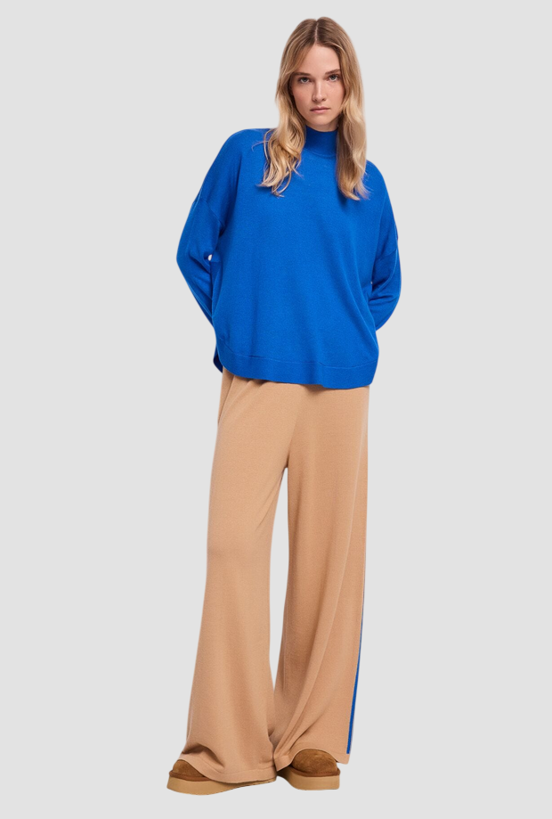 high collar woman blue electric