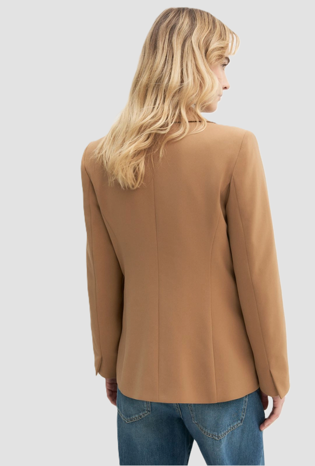 single-breasted jacket woman camel