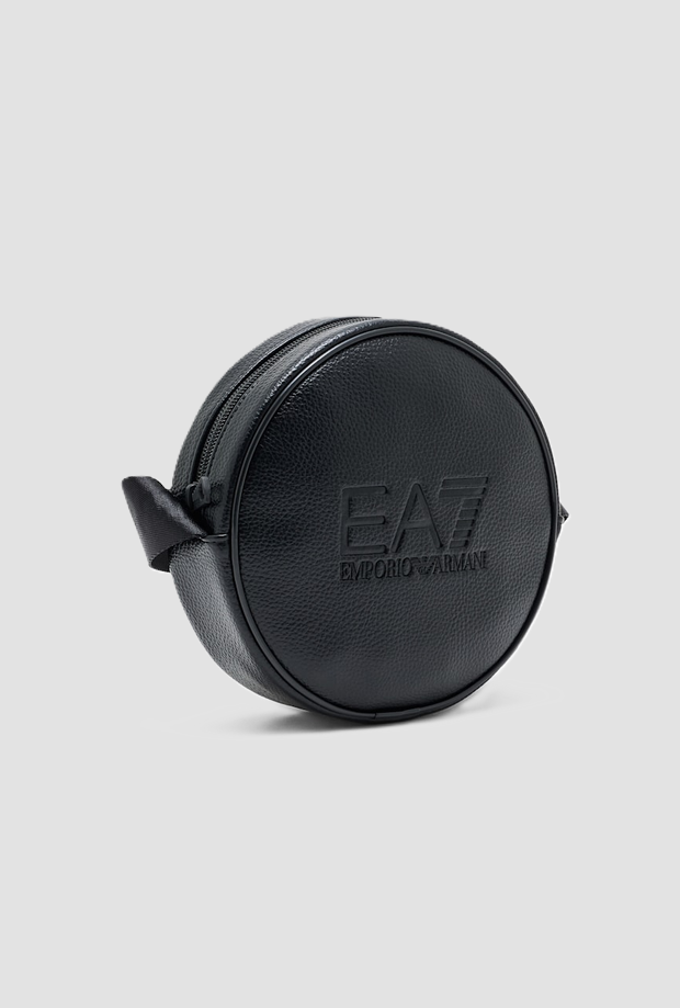 bolsa redonda con logo en relieve negro