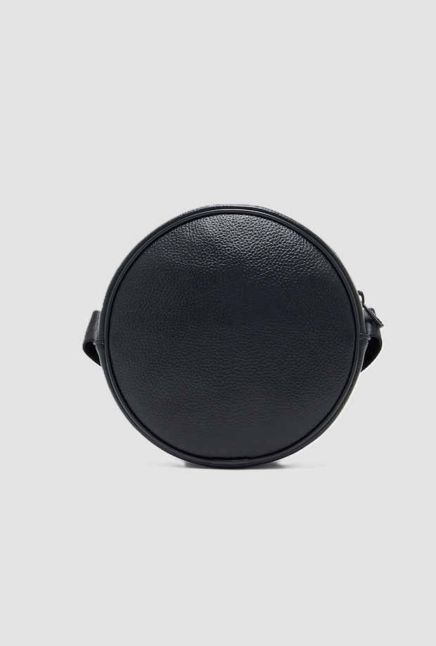 bolsa redonda con logo en relieve negro