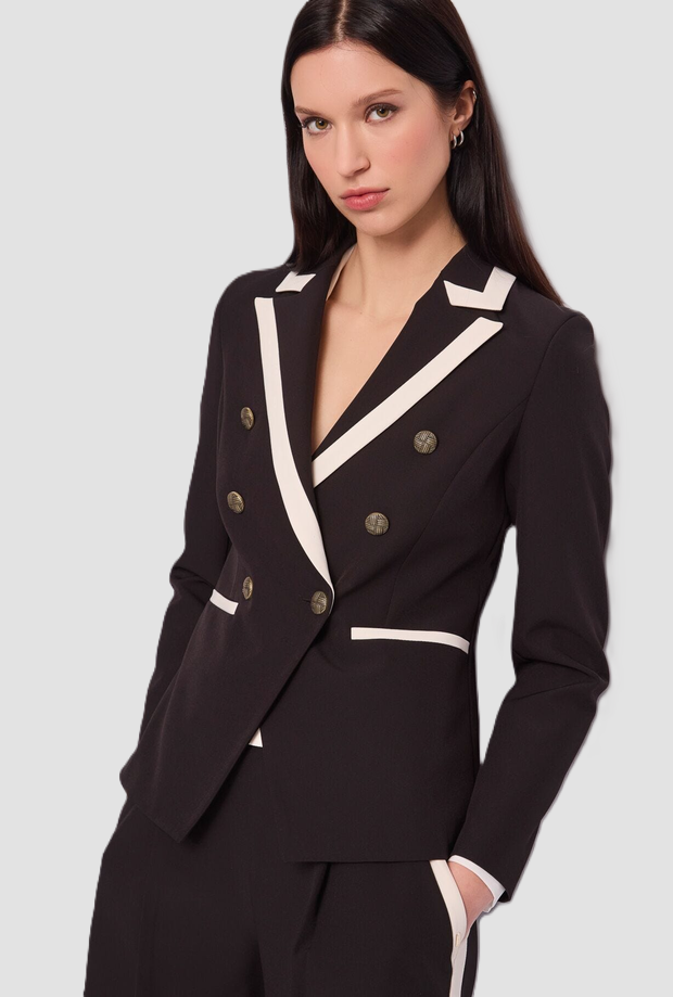 Chaqueta doble con perfiles de mujer negra contrastantes