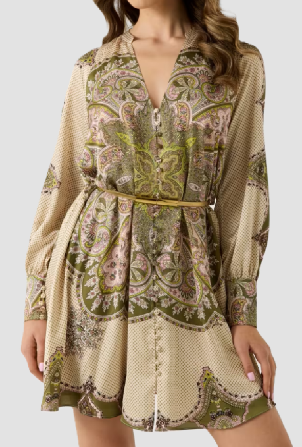schickes Kleid mit Gürtel Frau