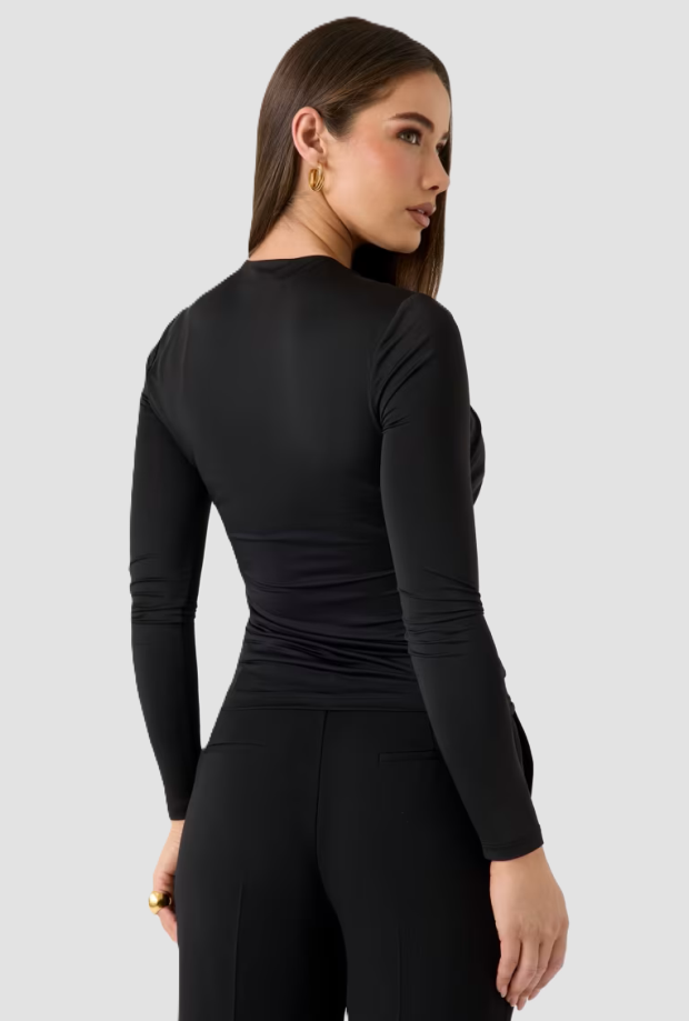 mujer negra encubierta