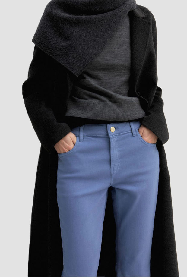 Pantalón ajustado femenino