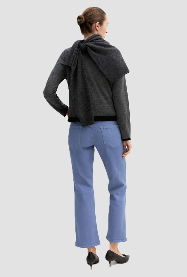 Pantalón ajustado femenino