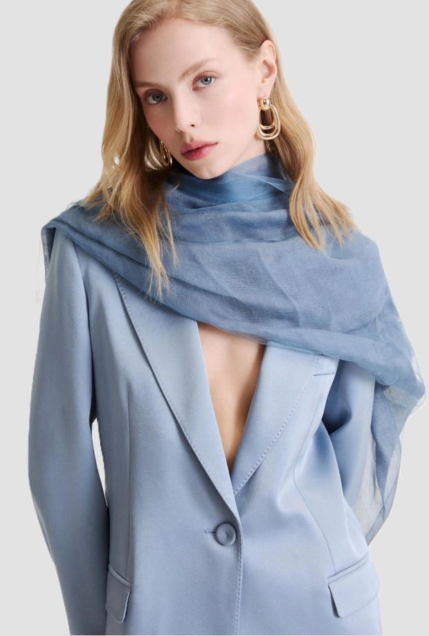 Mujer de seda mixta azul