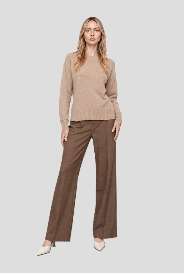 knit woman beige golden
