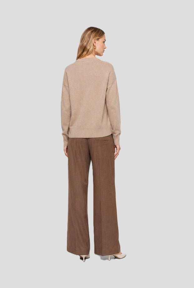 knit woman beige golden