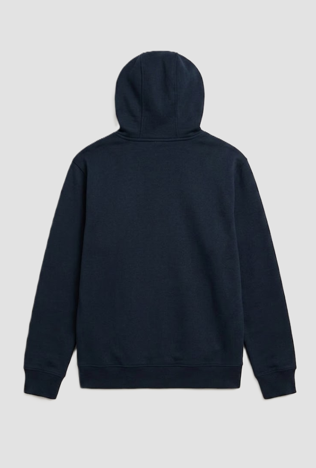 Homme à capuche bleu marine