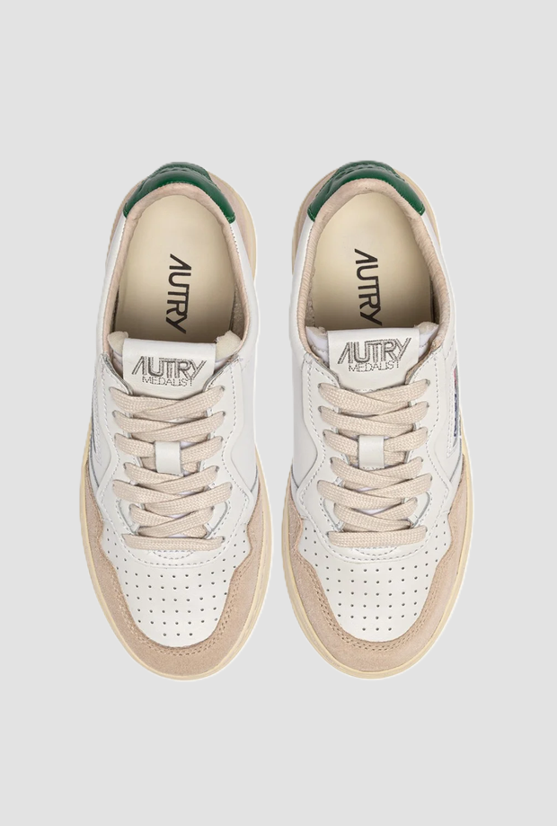 zapatos medallistas bajos para hombres blanco-beige
