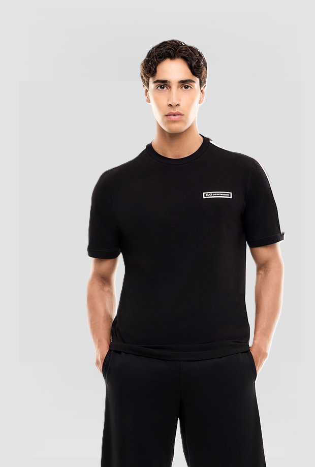 Camiseta con logo y bandas negras