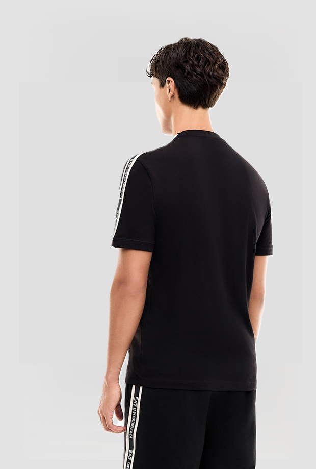Camiseta con logo y bandas negras
