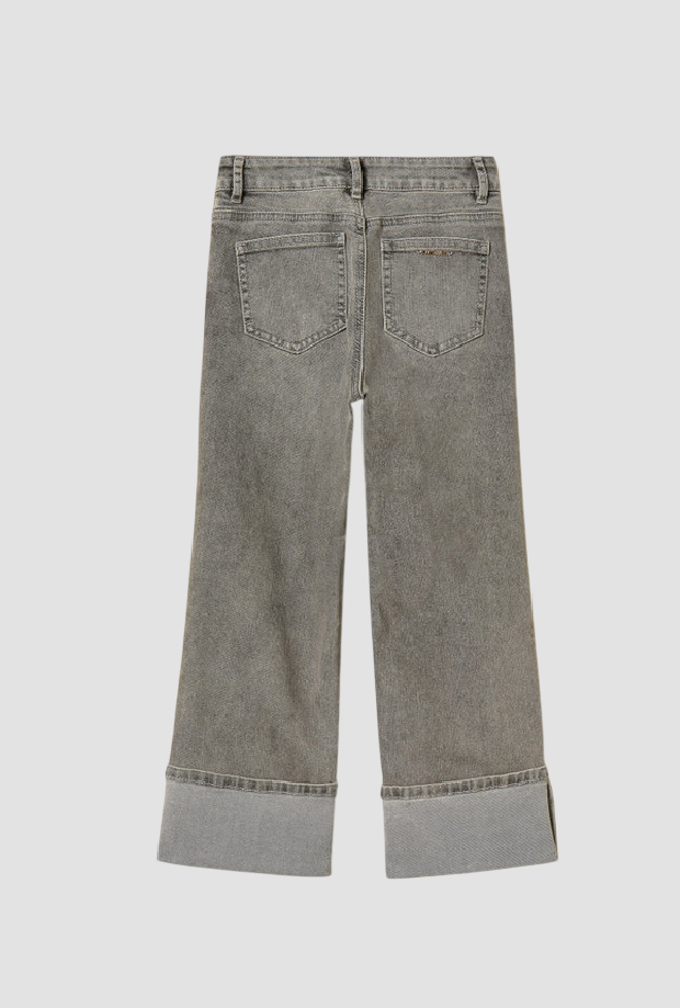 jeans con bebé denim gris retorcido