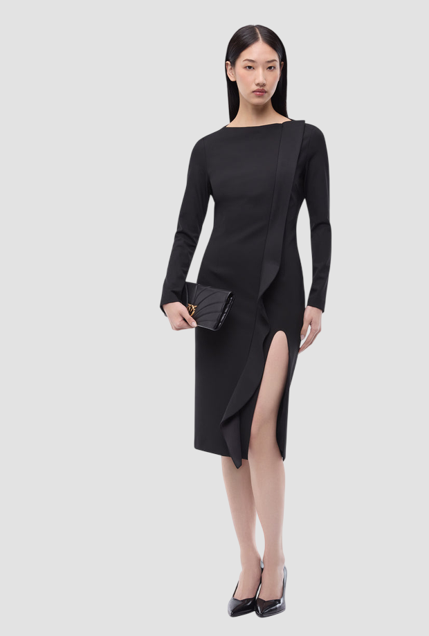 Schlauchkleid mit schwarzer Frau