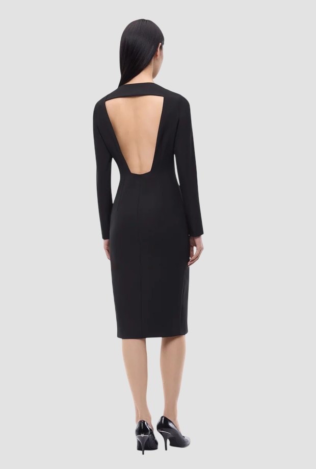 Schlauchkleid mit schwarzer Frau