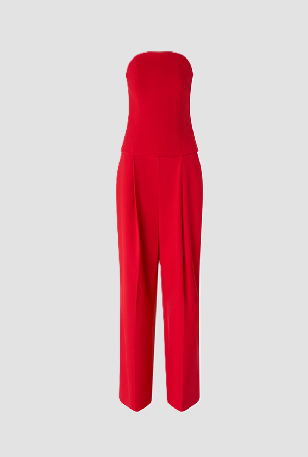 vestido todo en una mujer roja