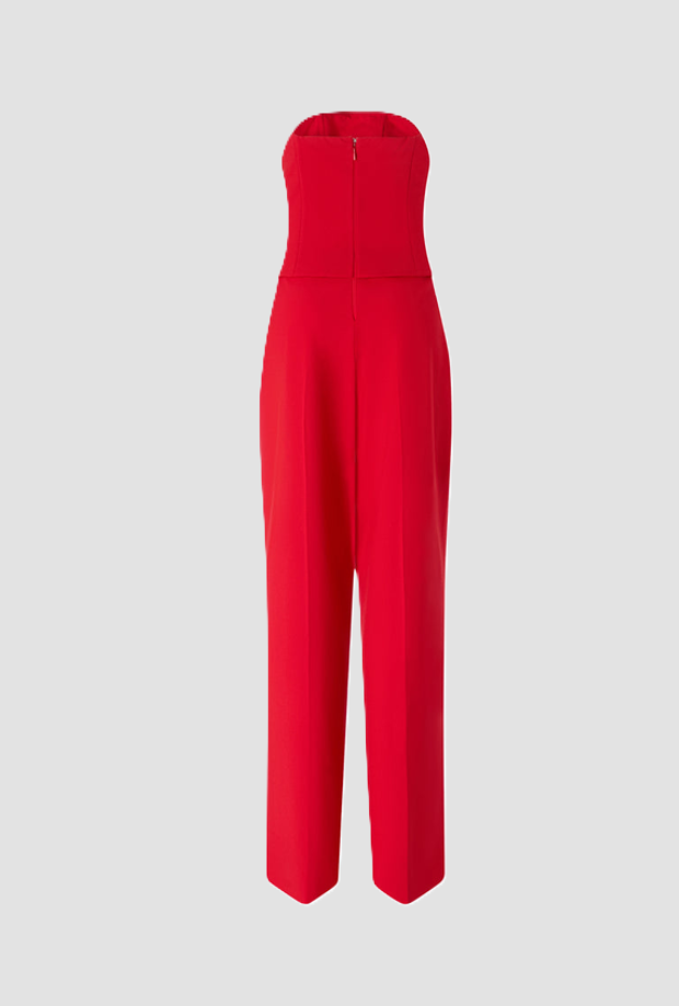 vestido todo en una mujer roja