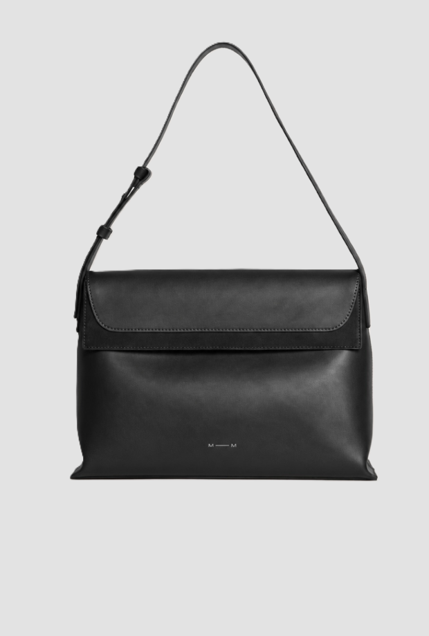 black woman shopper bag