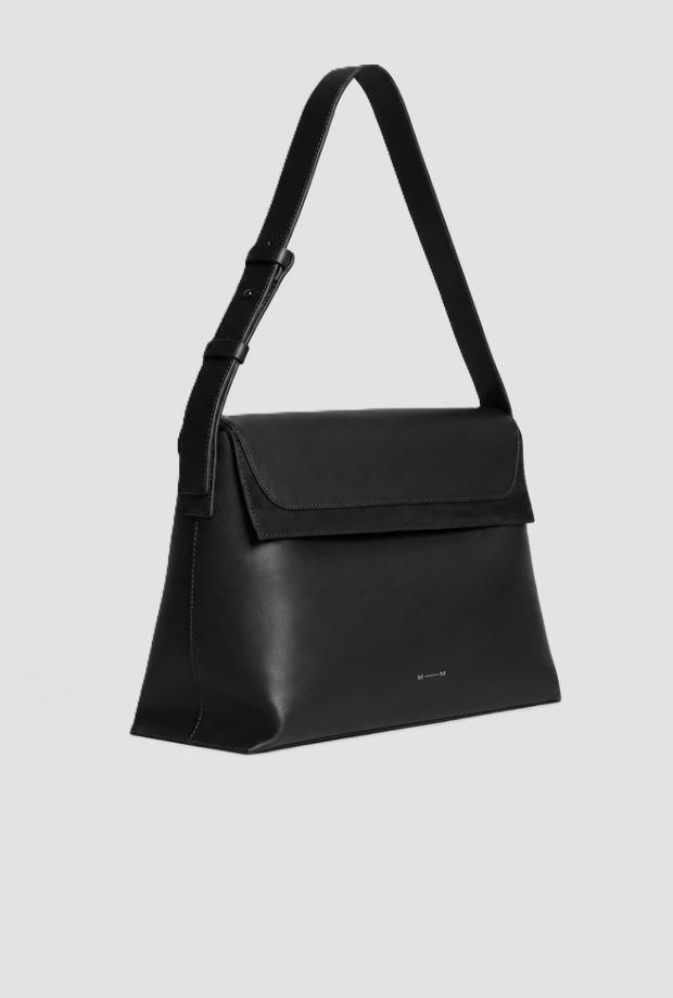 black woman shopper bag