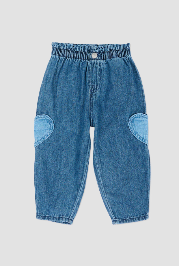 jeans con bolsillos de corazón por denim azul recién nacido