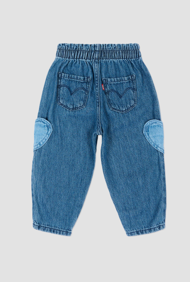 jeans con bolsillos de corazón por denim azul recién nacido