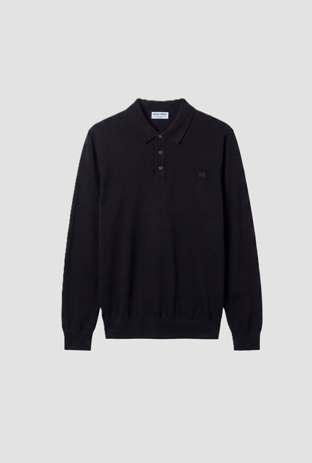 polo negro de tres botones
