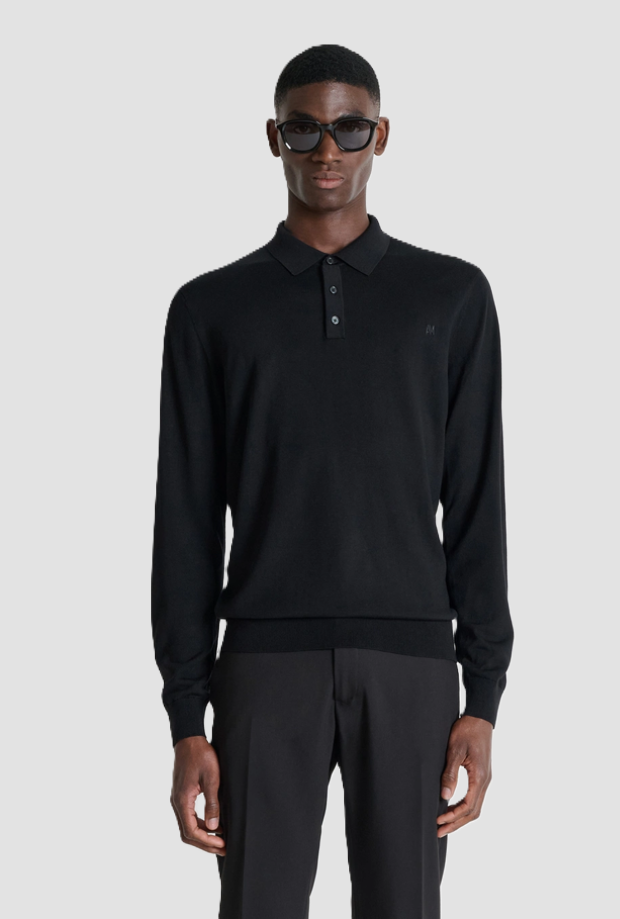 polo negro de tres botones