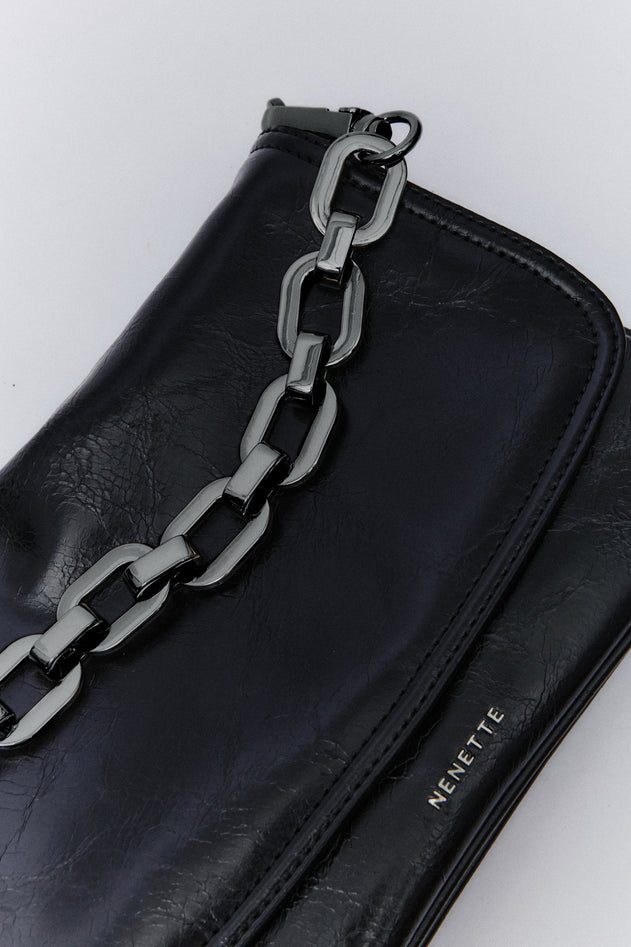 schwarze Frau Handtasche