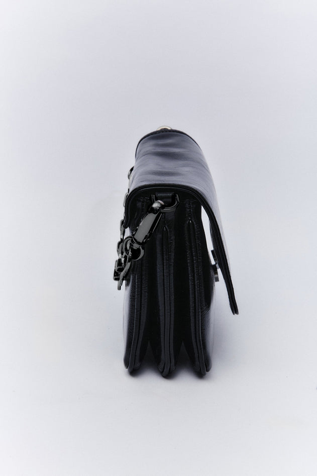 schwarze Frau Handtasche