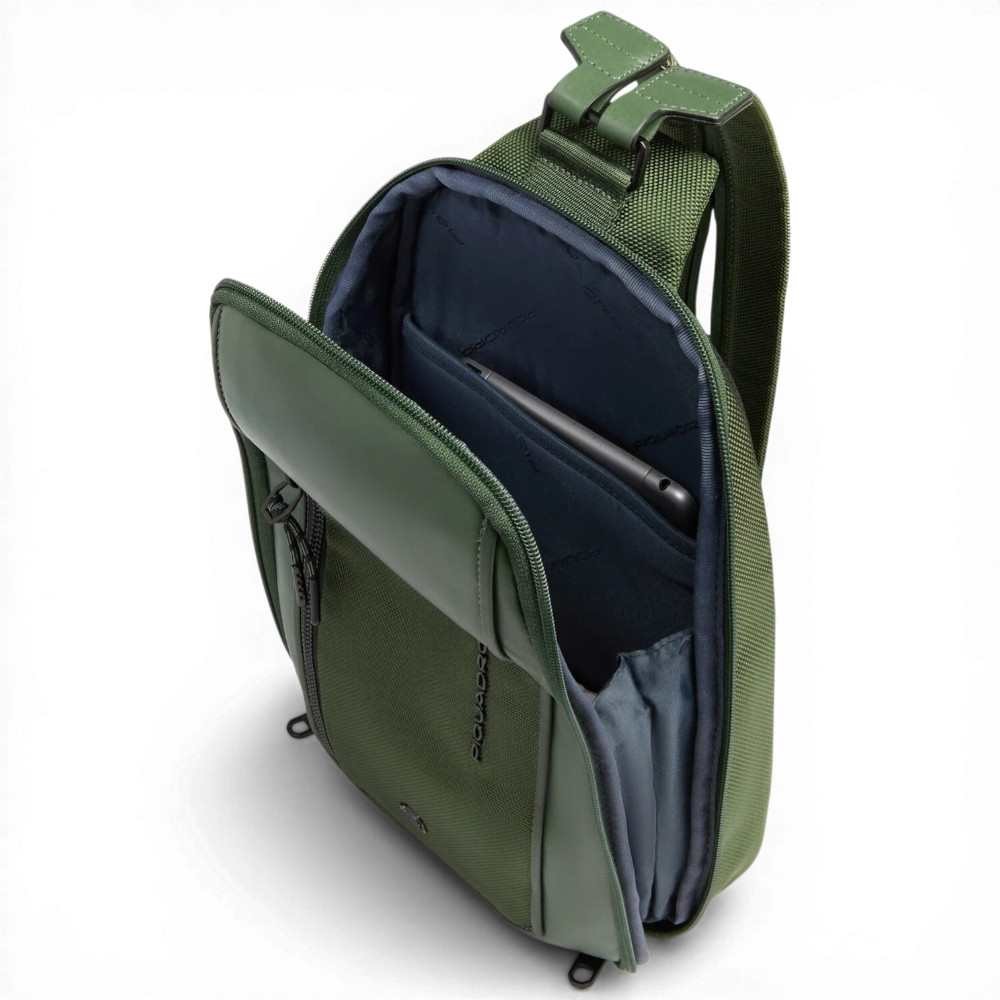Piquadro Monospalla S143 Unisex Groen leer en stof met iPad Mini Deur