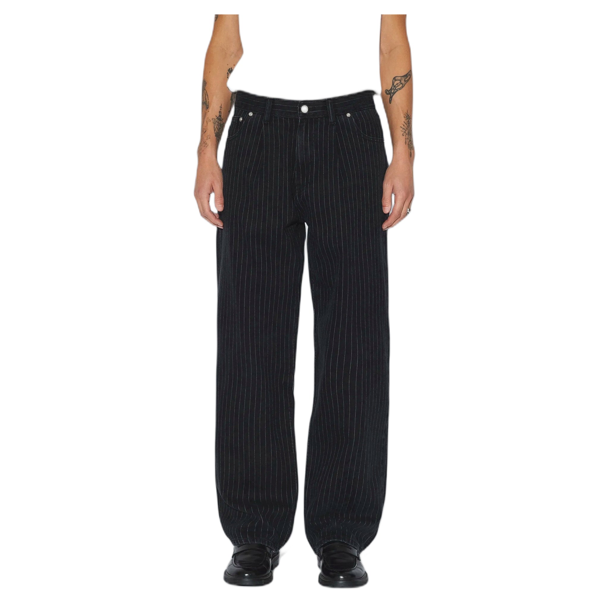 jeans dr denim omar relaxed pleated - washed black pinstripe